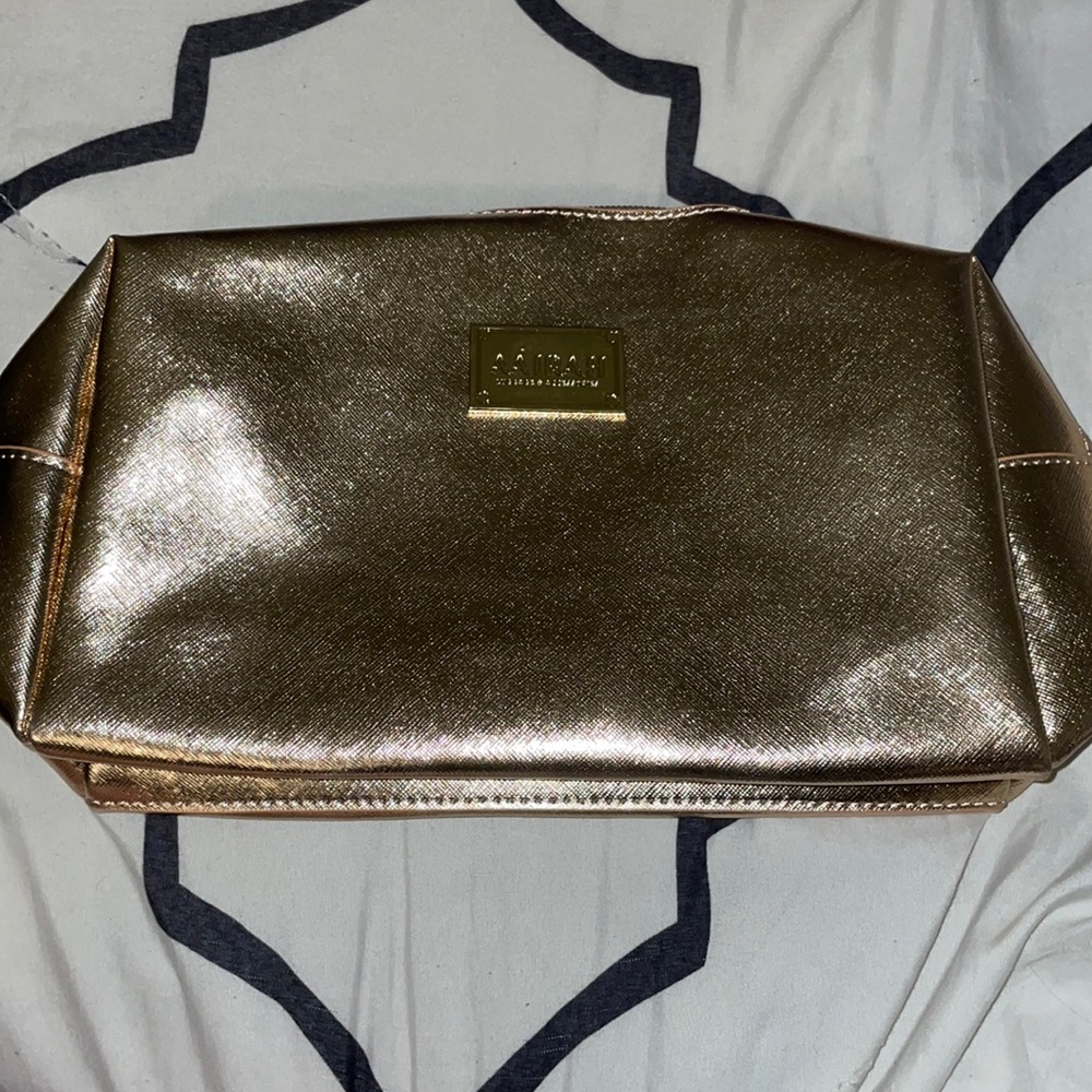 NWOT AÁIRAH luggage & accessories Cosmetic bag